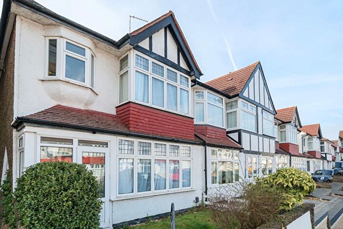 3 Bedroom End Of Terrace House For Sale In Glanville Road, Bromley, Kent, BR2