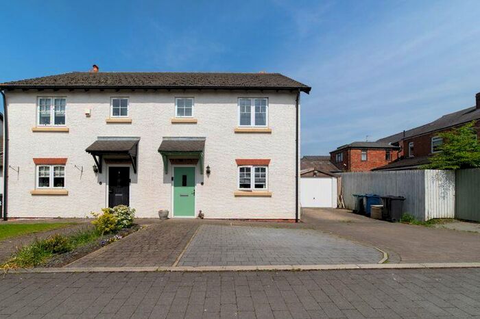 3 Bedroom Semi-Detached House For Sale In Kings Close, Haskayne, L39