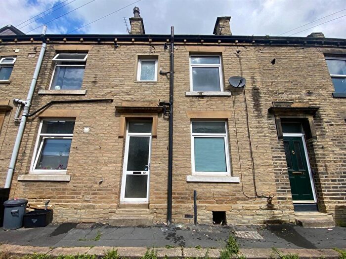 1 Bedroom Terraced House For Sale In South Street, Brighouse, HD6