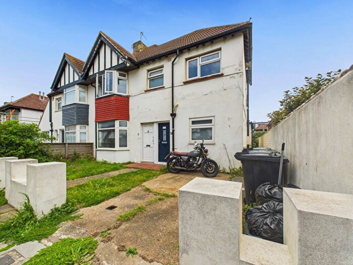 2 Bedroom Flat To Rent In Derek Avenue, Hove, BN3