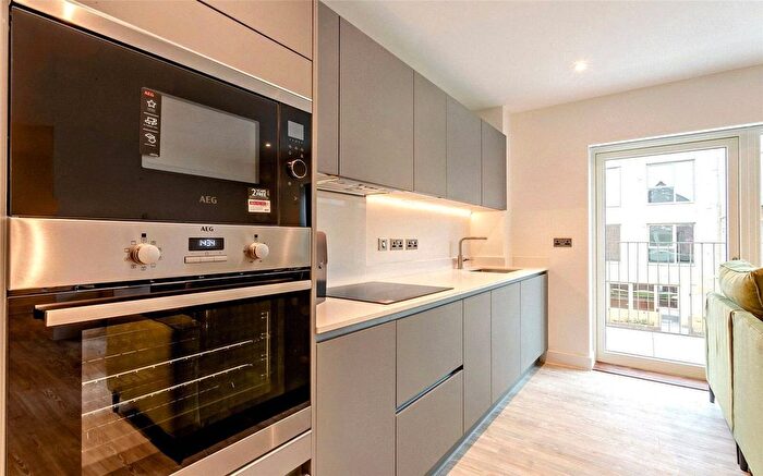 2 Bedroom Flat To Rent In Bragg Way, Cambridge, Cambridgeshire, CB5