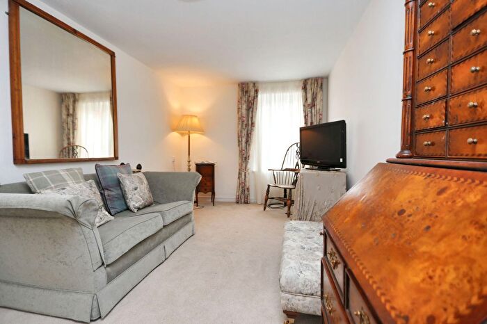 1 Bedroom Flat For Sale In Roman Row, Bishops Waltham, SO32