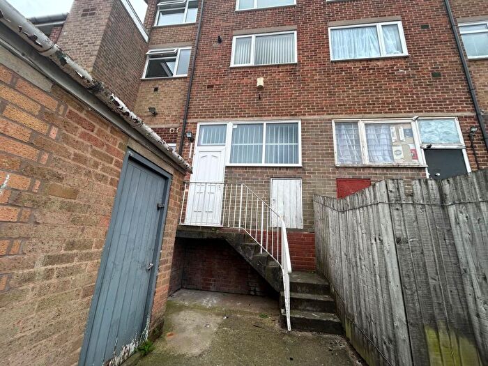 3 Bedroom Flat To Rent In Plants Grove, Birmingham., B24