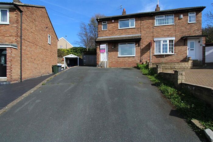 3 Bedroom Semi Detached House To Rent In Kingsdale Crescent, Bradford, BD2