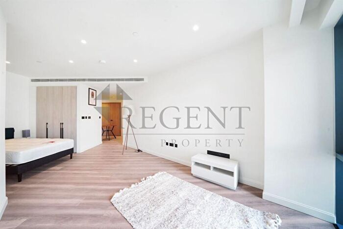 Apartment To Rent In The Aspen, Marsh Wall, E14