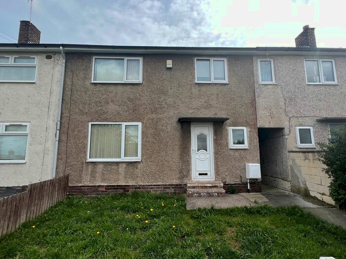 3 Bedroom Semi-Detached House To Rent In Hyndley Road, Bolsover, Chesterfield, Derbyshire, S44