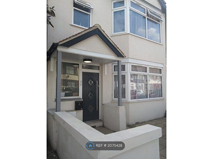 Studio To Rent In Edmonton, London, N18