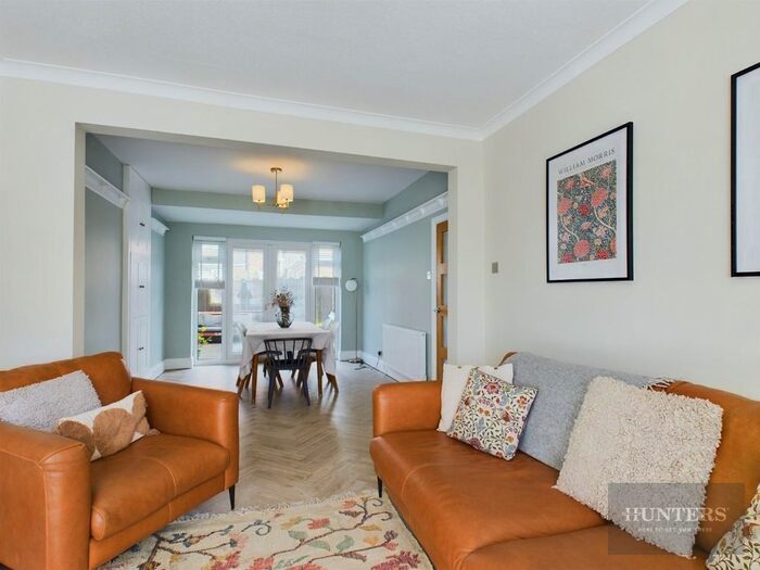 3 Bedroom SemiDetached House For Sale In Denbigh Avenue, Fulwell