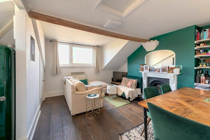 1 Bedroom Flat To Rent In Station Road, Twickenham, TW1