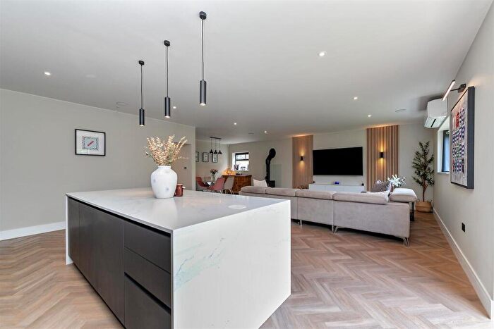 4 Bedroom Detached House For Sale In The Meads, Bricket Wood, St. Albans, AL2