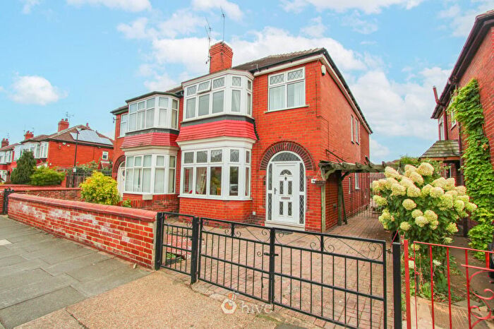 3 Bedroom Semi-Detached House For Sale In Alderson Drive, Bennetthorpe, Doncaster, DN2