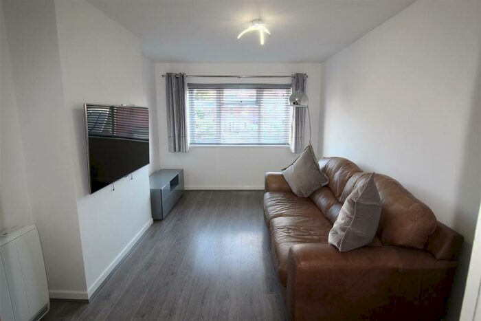 2 Bedroom Flat To Rent In Albany Road, Coventry, CV5