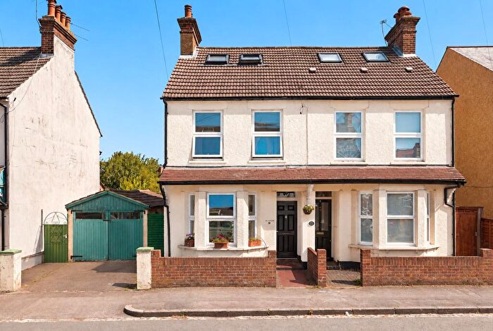 4 Bedroom Semi-Detached House For Sale In Royston Road, St. Albans, Hertfordshire, AL1