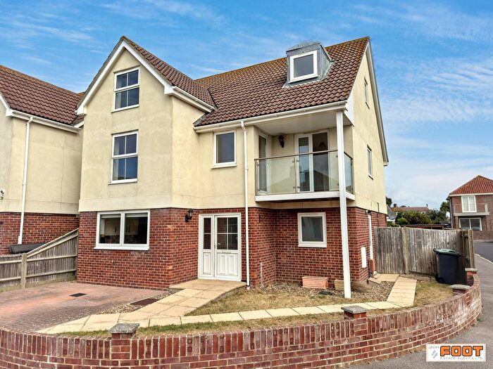 6 Bedroom Detached House For Sale In Bembridge Drive, Hayling Island, PO11