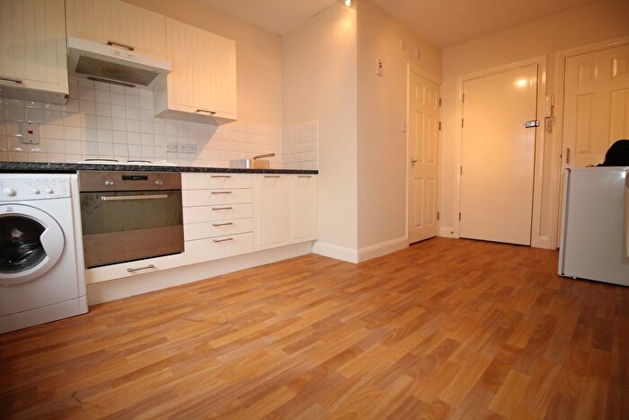 Studio To Rent In Lower Mortlake Road, Richmond, TW9