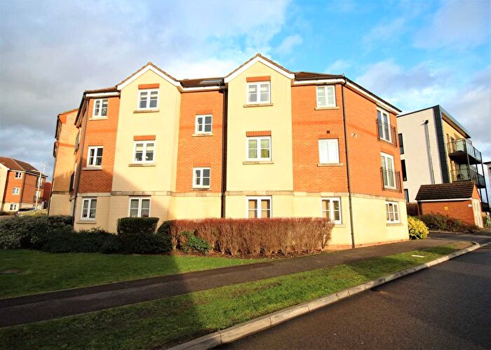 2 Bedroom Flat To Rent In Nightingale Crescent, Harold Wood, RM3