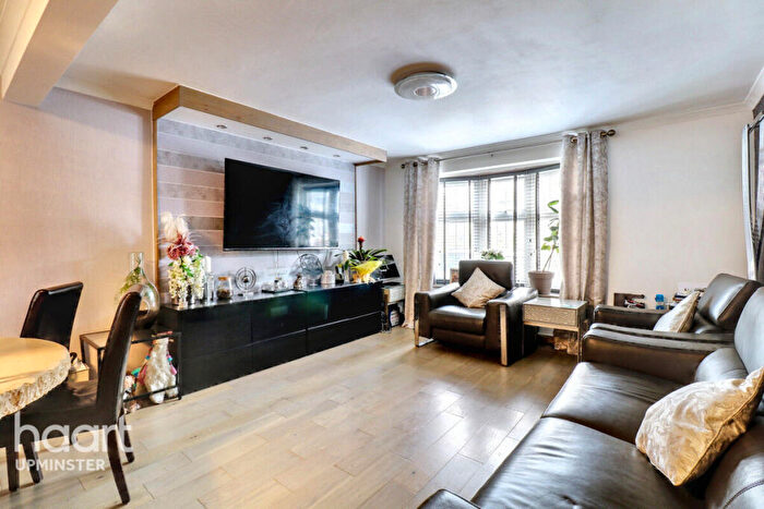 3 Bedroom Terraced House For Sale In Brunswick Avenue, Upminster, RM14
