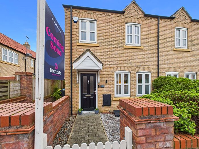 3 Bedroom Terraced House For Sale In Shinewater Park, Kingswood, Hull, HU7