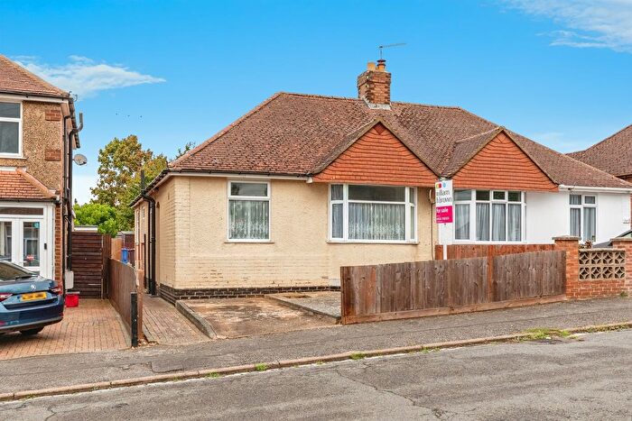 2 Bedroom Semi-Detached Bungalow For Sale In Edward Road, Kettering, NN15