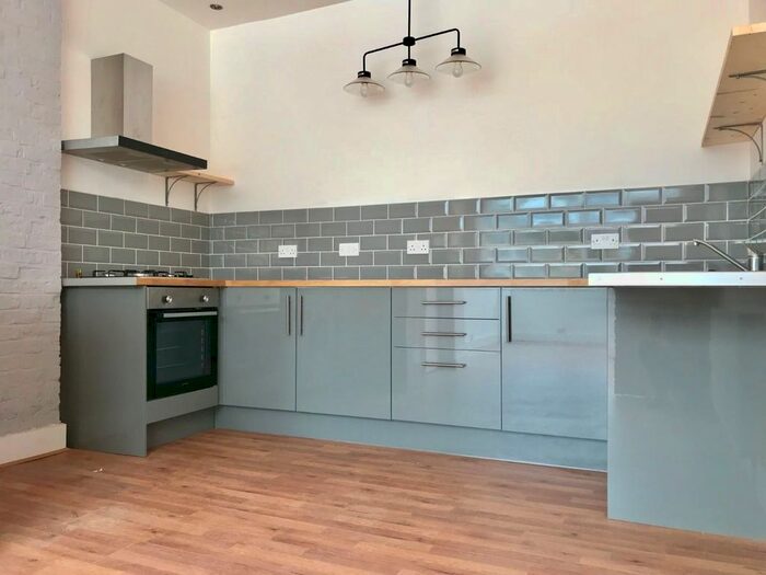 2 Bedroom Flat To Rent In Morland Avenue, Addiscombe, Croydon, CR0