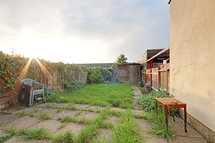 3 Bedroom Terraced House To Rent In Broadlands Avenue, Enfield, EN3