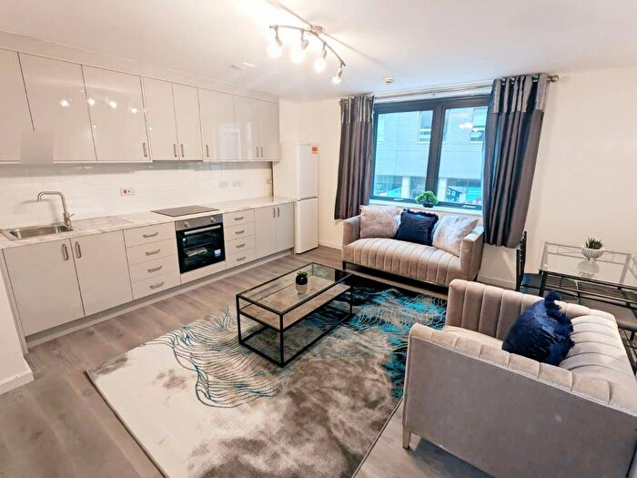 2 Bedroom Flat To Rent In Chapel Street, Salford, M3