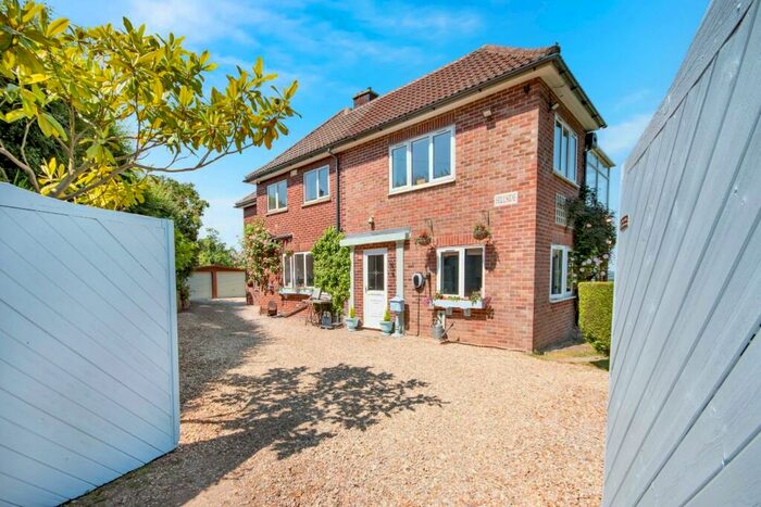 3 Bedroom Detached House For Sale In Beacon Hill Road, Gringley-on-the-Hill, Doncaster, DN10