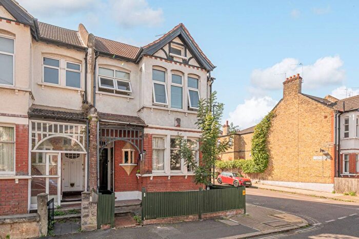 2 Bedroom Maisonette For Sale In Dumbarton, Brixton Hill, London, SW2
