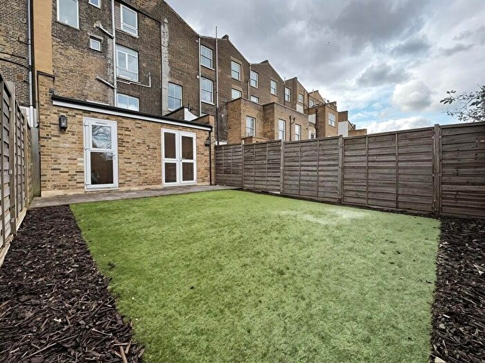 2 Bedroom Apartment To Rent In New Cross Road, London, SE14