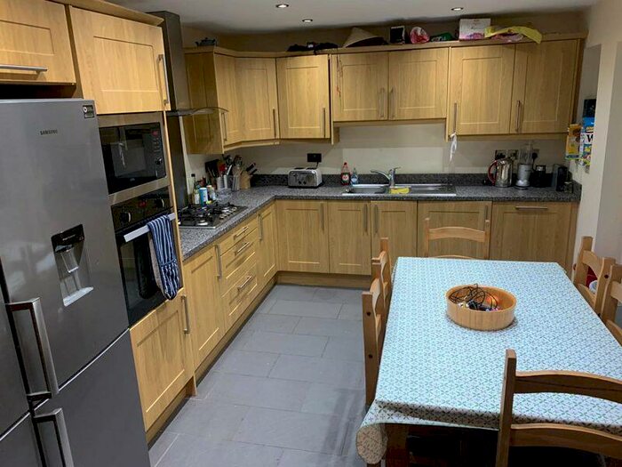 6 Bedroom Terraced House To Rent In Derby Grove, Nottingham, NG7