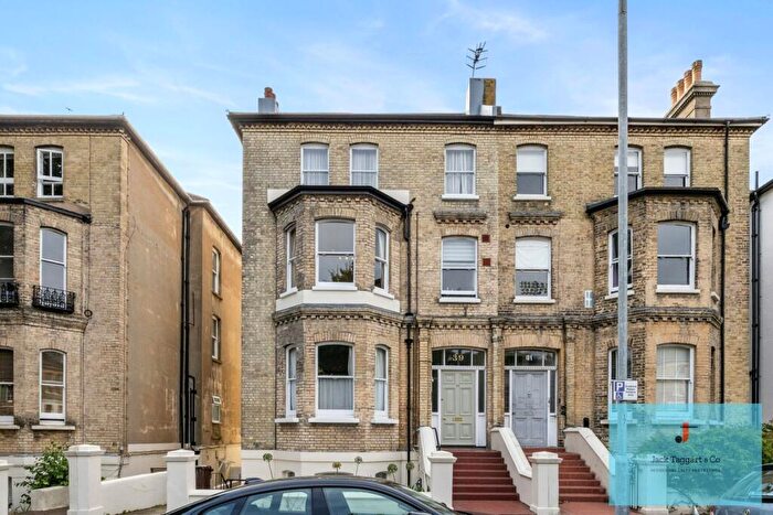 2 Bedroom Apartment For Sale In Wilbury Road, Hove, BN3