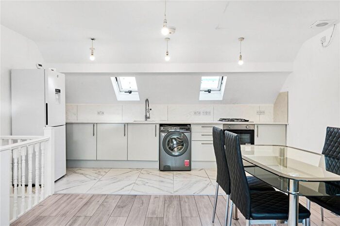 3 Bedroom Flat To Rent In New Kent Road, London, SE1