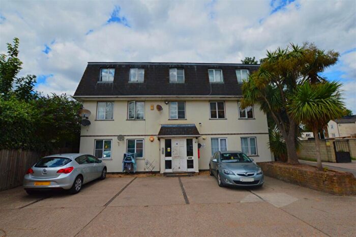 1 Bedroom Flat For Sale In Garden MewsLittledown RoadSloughBerkshire, SL1