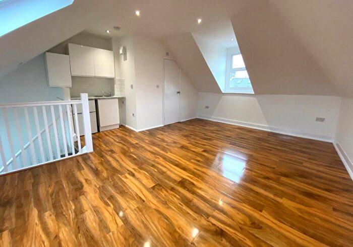 Studio To Rent In Room The Loft, Hoe Street, E17