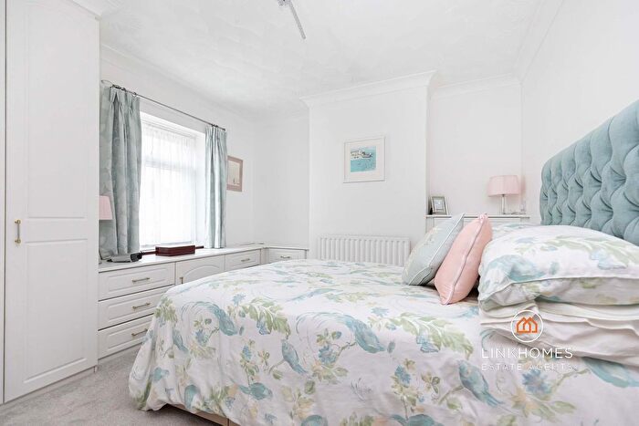 3 Bedroom Terraced House For Sale In Elizabeth Road, Poole, BH15