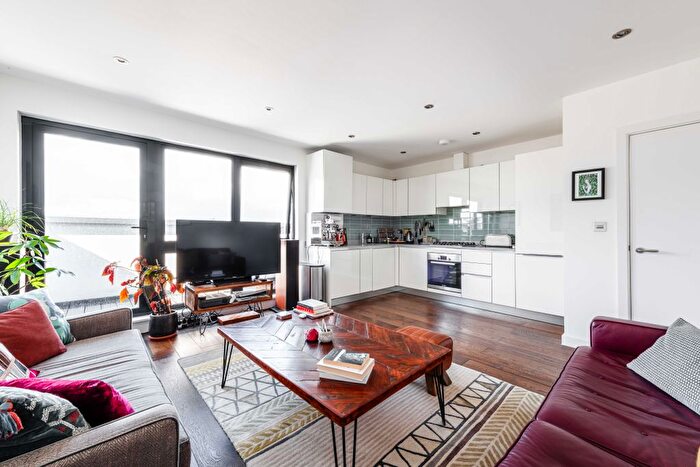 2 Bedroom Flat For Sale In Vyner Street, London, E2