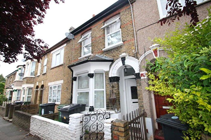 3 Bedroom House To Rent In Myrtle Road, Walthamstow, E17