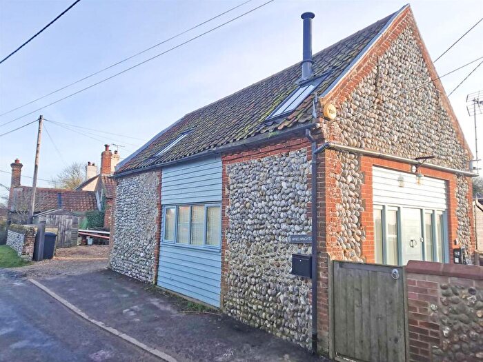 2 Bedroom Barn Conversion For Sale In The Street, Sustead, Norwich, NR11