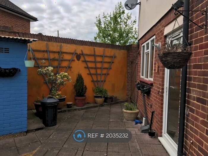 2 Bedroom Semi-Detached House To Rent In Southville Crescent, Feltham, TW14