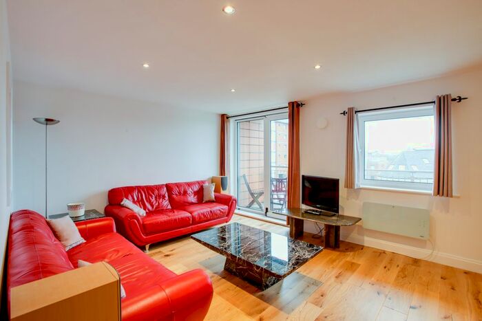 2 Bedroom Flat To Rent In Holland Gardens, Brentford, TW8