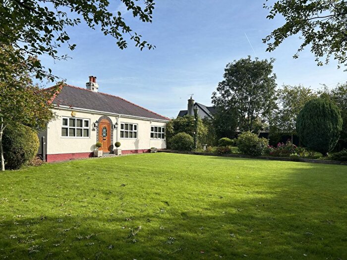 3 Bedroom Detached Bungalow For Sale In Smithy Brow, Croft, WA3