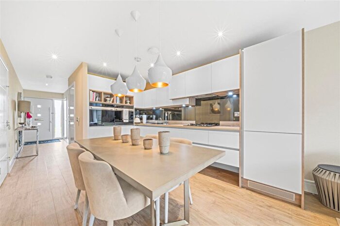 4 Bedroom Detached House For Sale In Archerfield Crescent, Newarthill, Motherwell, ML1