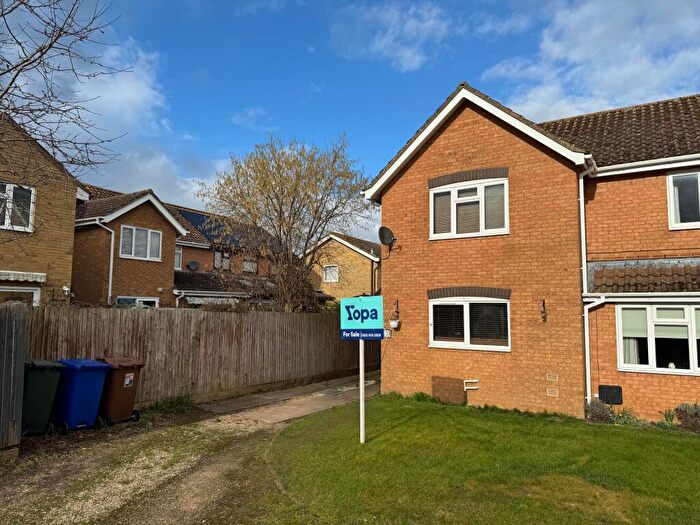 2 Bedroom End Of Terrace House For Sale In Banks Furlong, Bicester, OX26