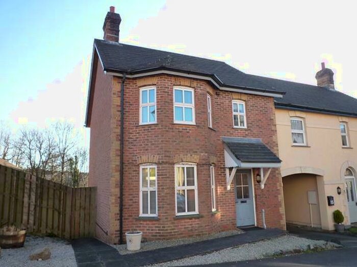 3 Bedroom Town House To Rent In St Peters Road, Holsworthy, EX22