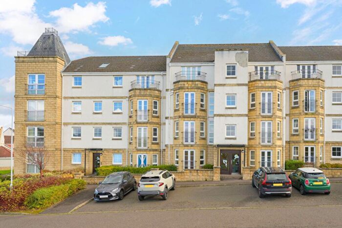 2 Bedroom Flat For Sale In Bittern Court, Dunfermline, KY11