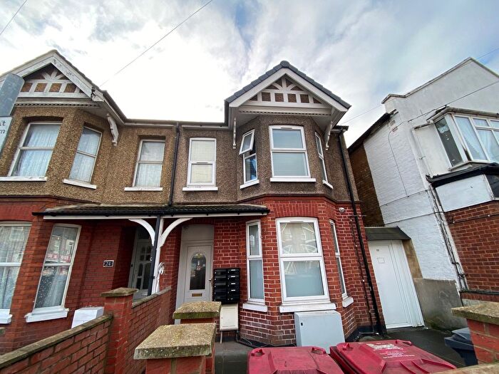 Studio To Rent In Chalvey Road East, Slough, SL1