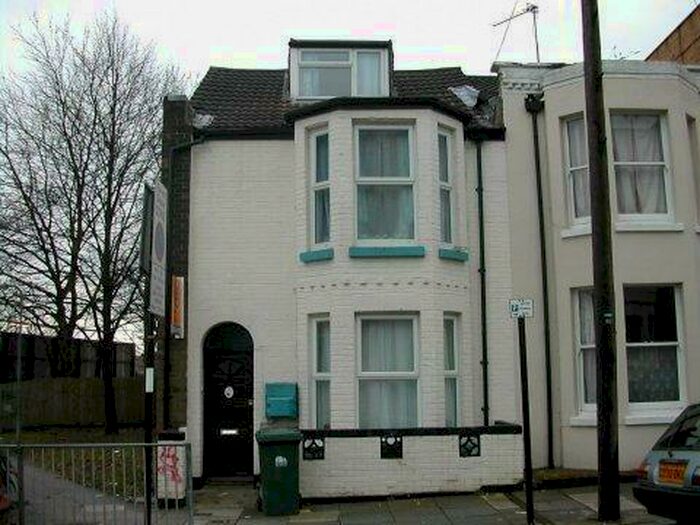 2 Bedroom House To Rent In Bellevue Road Flat, SO15