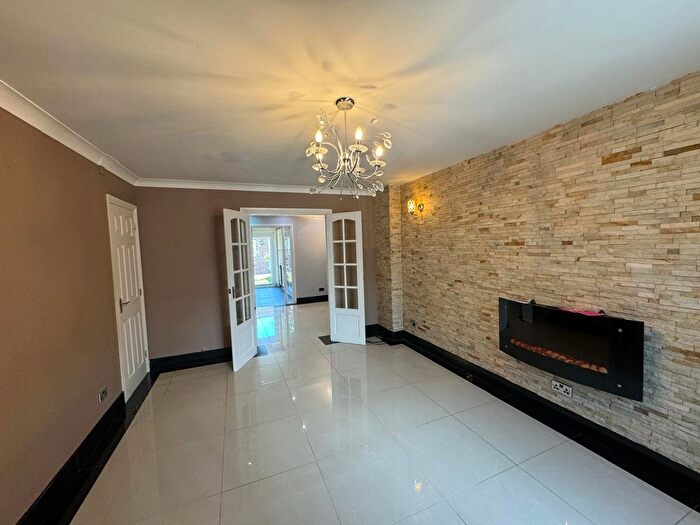 5 Bedroom Town House To Rent In , Francisco Close, London, RM16