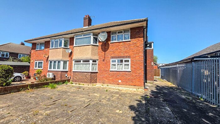 2 Bedroom Maisonette For Sale In London Road, Romford, RM7