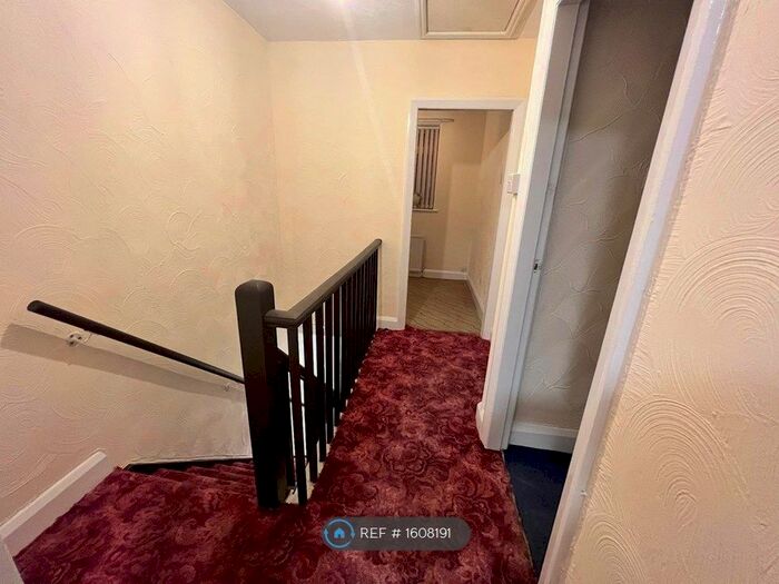 3 Bedroom Semi-Detached House To Rent In Field Road, Stainforth, Doncaster, DN7